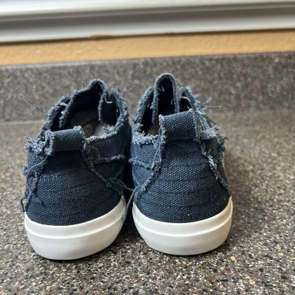 Corkys Blue Denim/Canvas Sneaker Shoes Women’s Size 7 Slip On Distressed Design - Picture 8 of 10